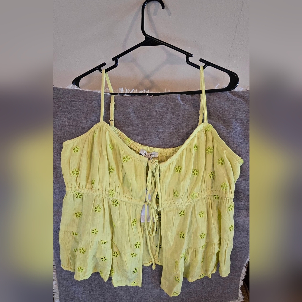 AE American Eagle, Yellow Flower Embroidered Camisole Top, Size M NWT